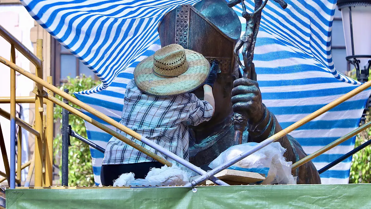 Restauración Escultura Juan Pablo II - Francisco Meza (5)