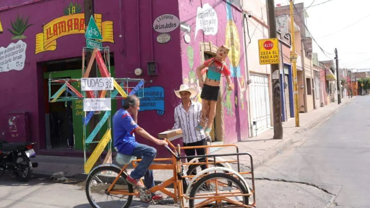 ROSARIO HORTA QUEMA DE JUDAS EN BARRIO DE SANTIAGO LEONWhatsApp Image 2026-03-14 at 12.45.38 AM-2