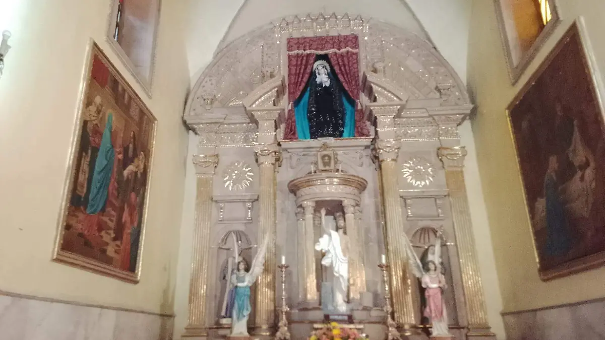 ROSARIO HORTA OFRECER FLORES