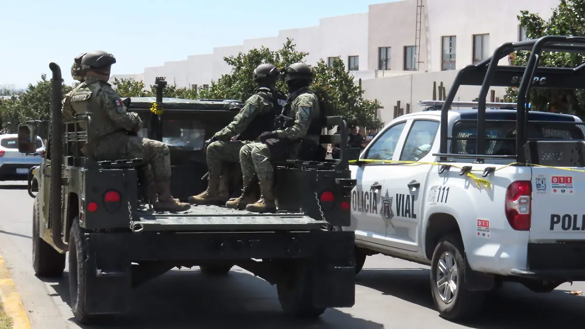 EJÉRCITO POLICÍA LEÓN