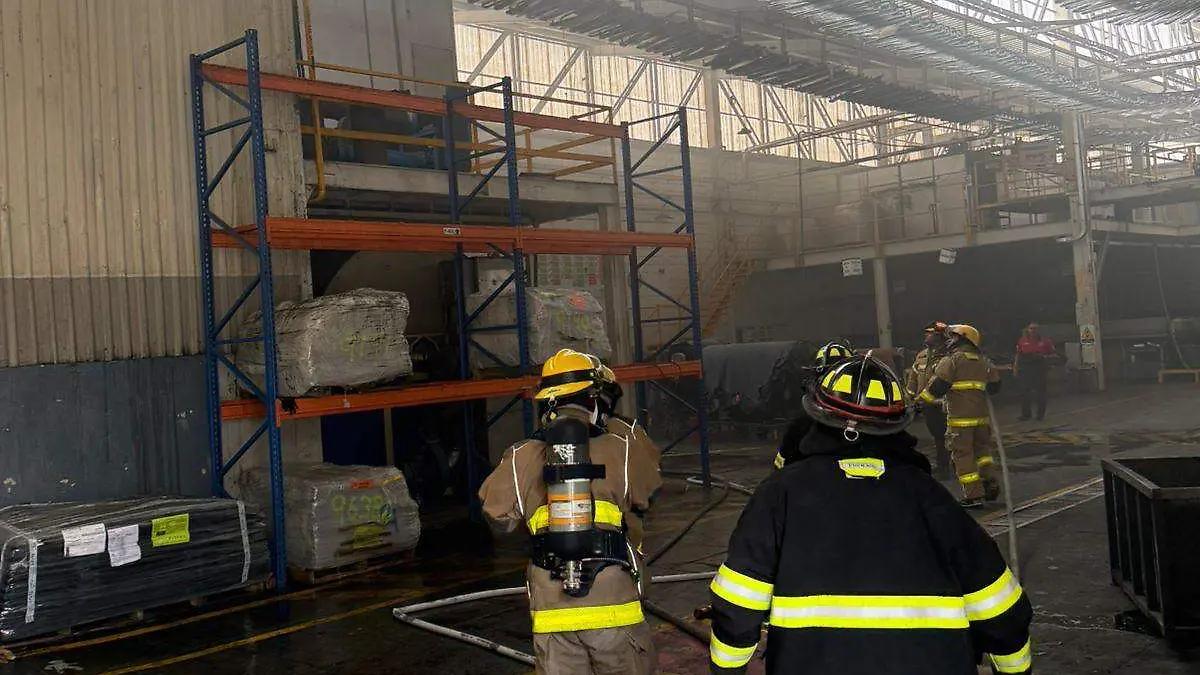 incendio en una fábrica de la colonia Industrial Santa Crocce 2