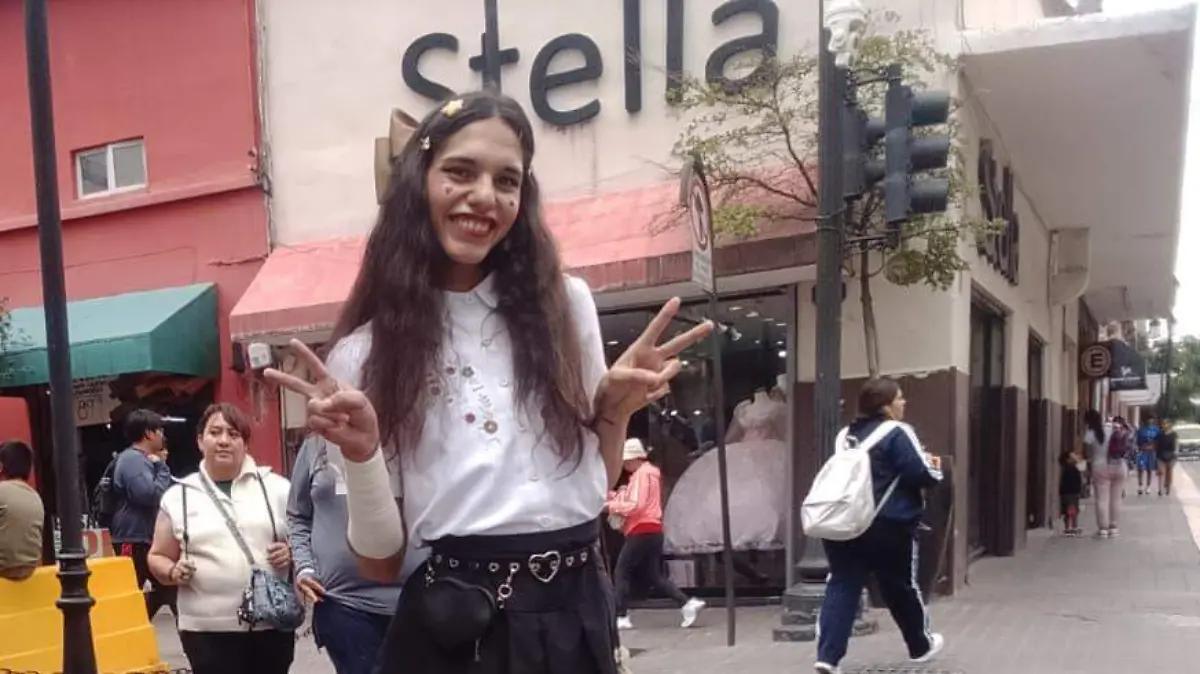 ROSARIO HORTA - Eli camina por las calles de León siendo ella misma, enfrentando miradas y rechazo en una sociedad que aún lucha por aceptar la diversidad.