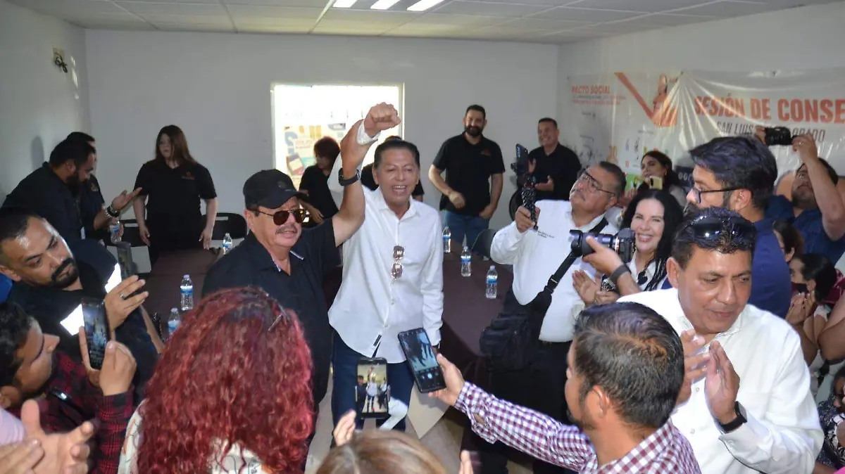 Recibe Iván Sandoval constancia como alcalde electo de SLRC-3