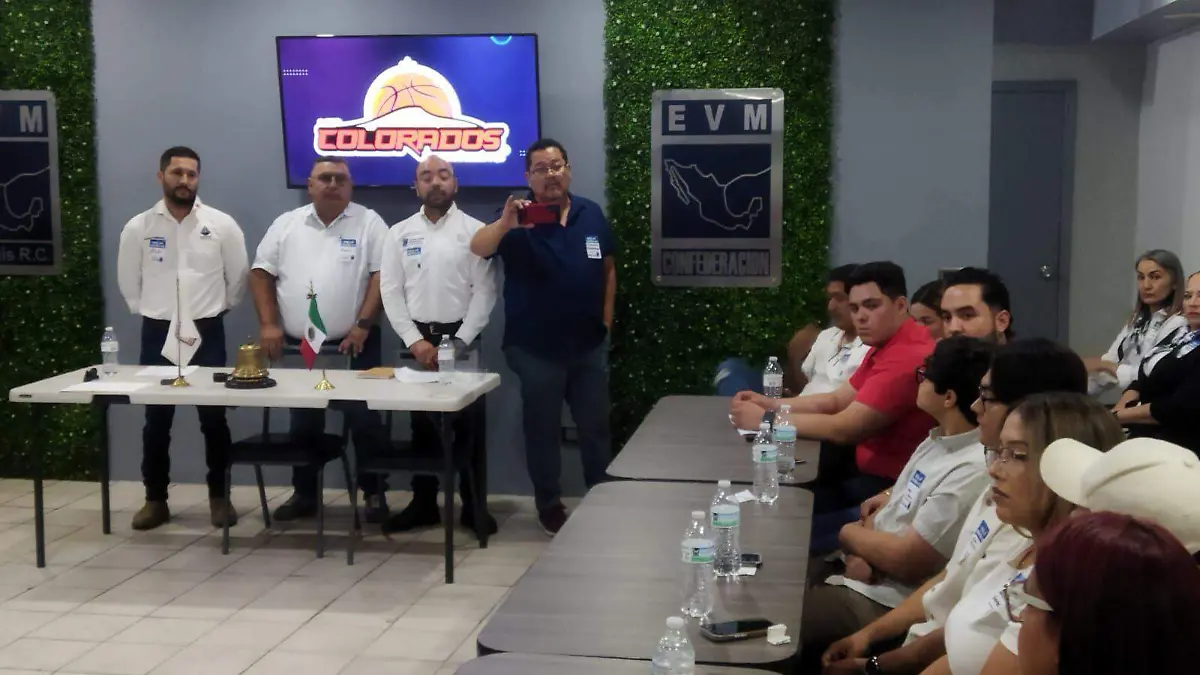 Jóvenes emprendedores se dieron cita e intercambiaron ideas con otros que asistieron a este evento organizado por Ejecutivos de Venta 01