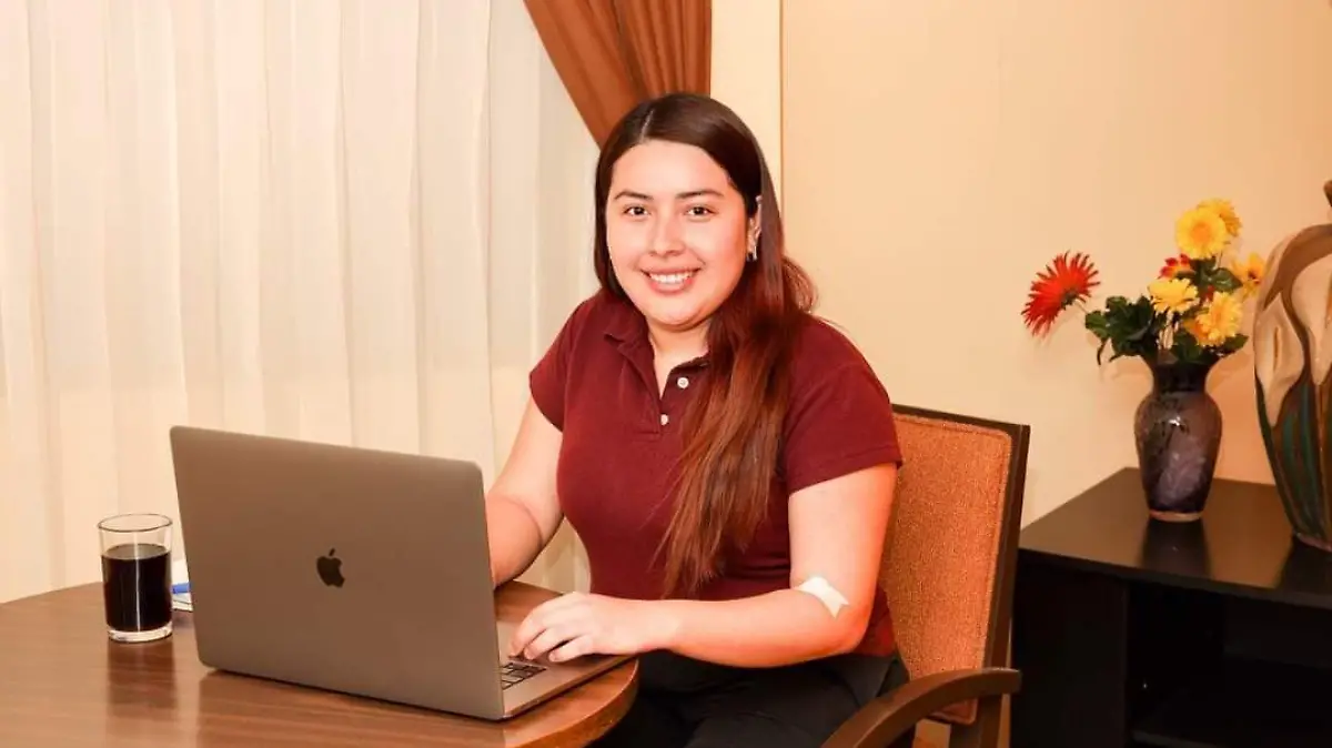 La UES brinda la oportunidad de cursar una carrera profesional desde cualquier lugar