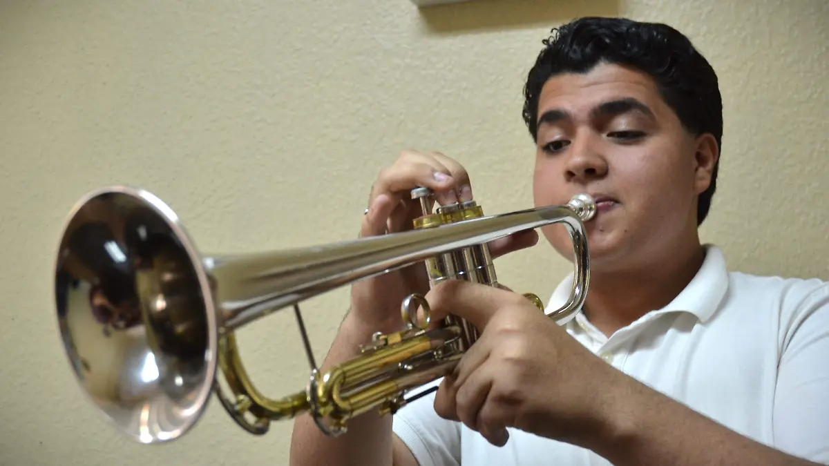 José Fausto Sánchez Navarro, es un estudiante de excelencia