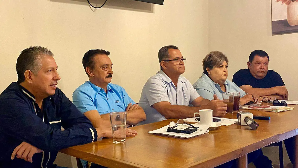 La planilla azul fue dada a conocer; hay otras dos en competencia, para las elecciones del 28 de octubre 01