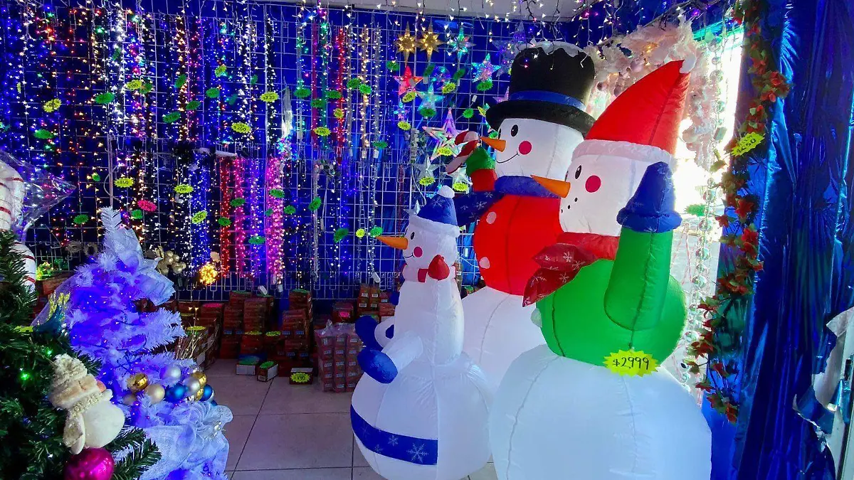 Comerciantes tienen bajas ventas por adornos navideños - Tribuna de San Luis