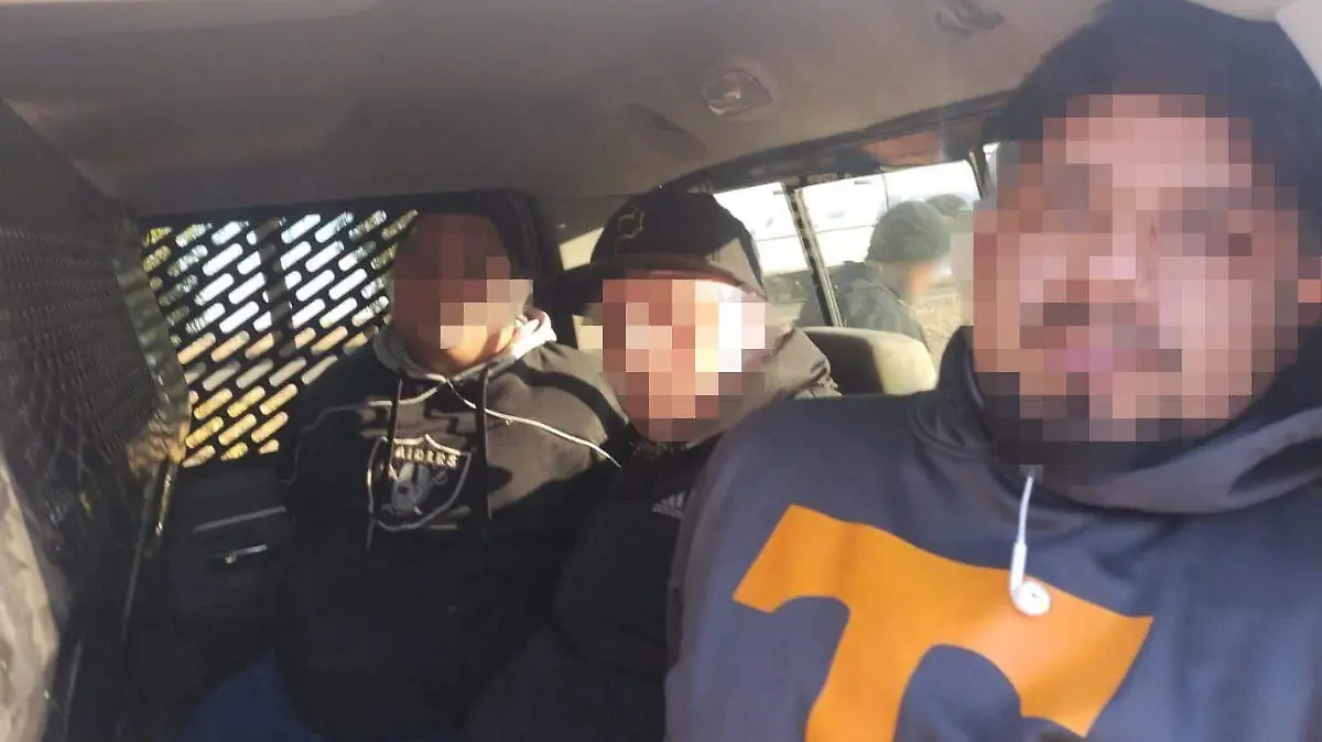 Detienen a 3 migrantes por contrabando 