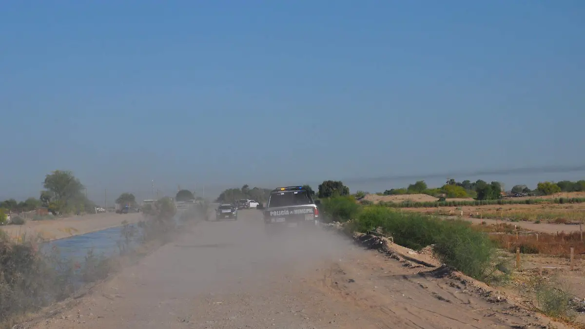 Por el hallazgo de un hombre sin vida con huellas de violencia, atado de manos y pies en la colonia Campillo 1, corporaciones policíacas reforzaron la vigilancia en, el valle, en busca de los responsables.