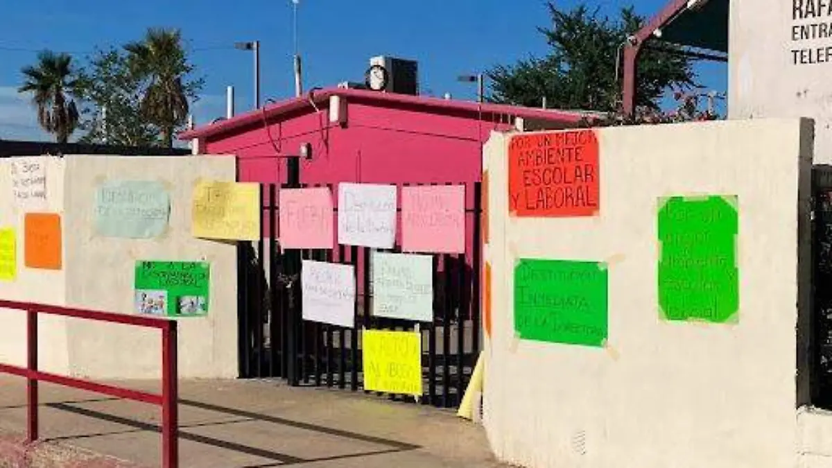 Esta mañana, ciudadanos “tomaron” las instalaciones de la escuela donde estudian sus hijos