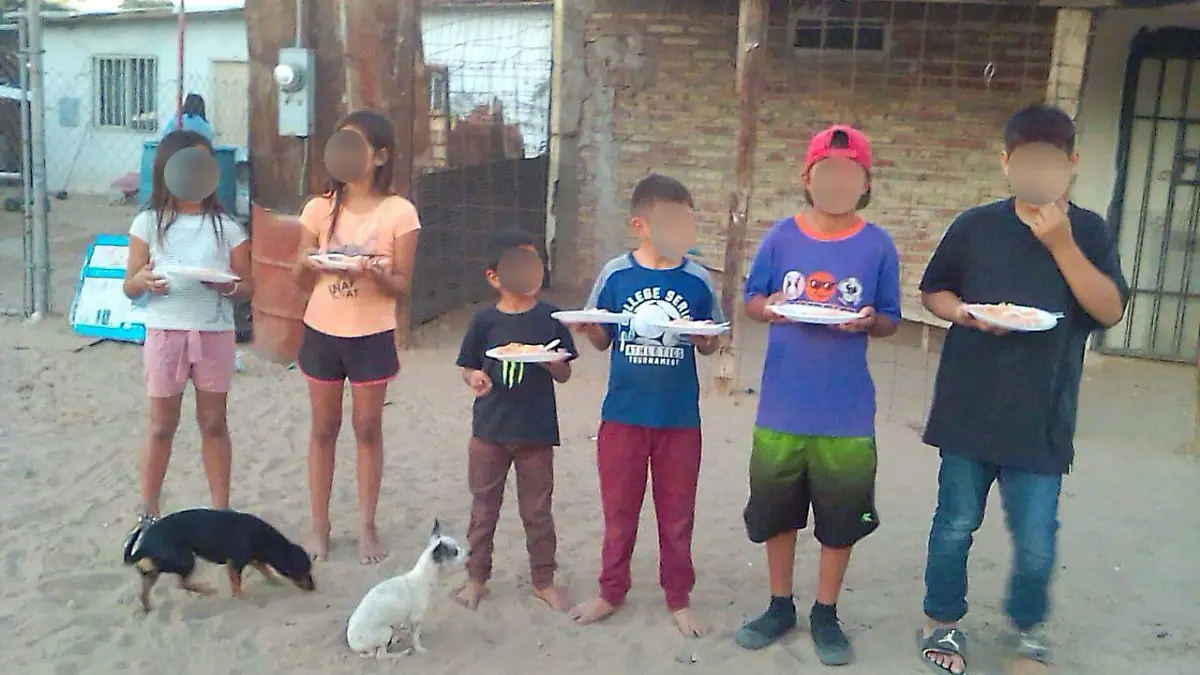 Niños con comida