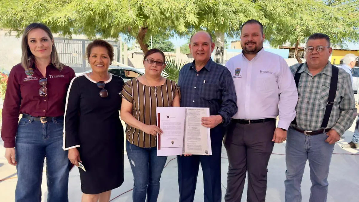 Sanluisinos reciben titulo de propiedad