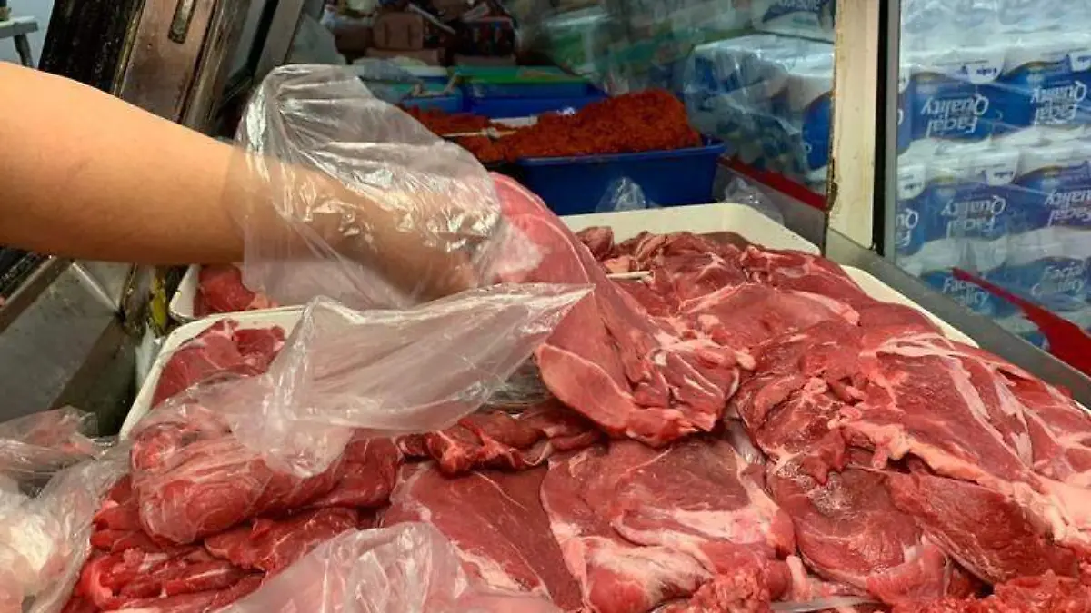 Comen-carne-a-pesar-de-los-días-Santos-2