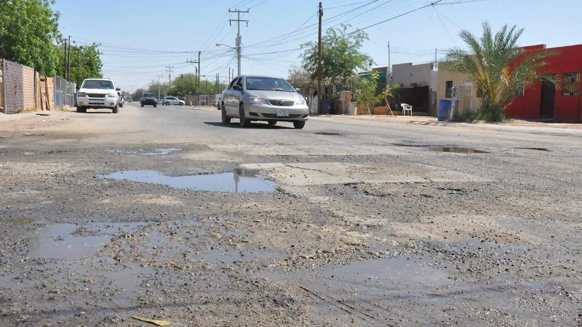 Oomapas atiende desborde de drenajes