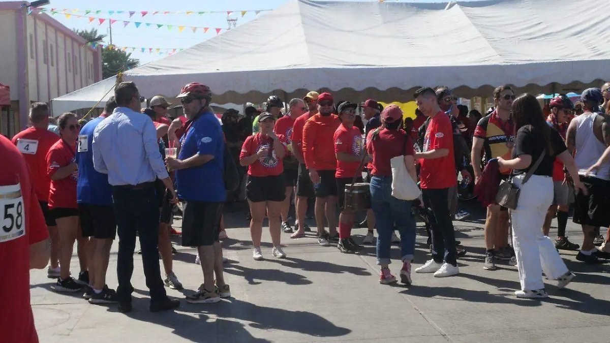 Paseo ciclista une a dos comunidades