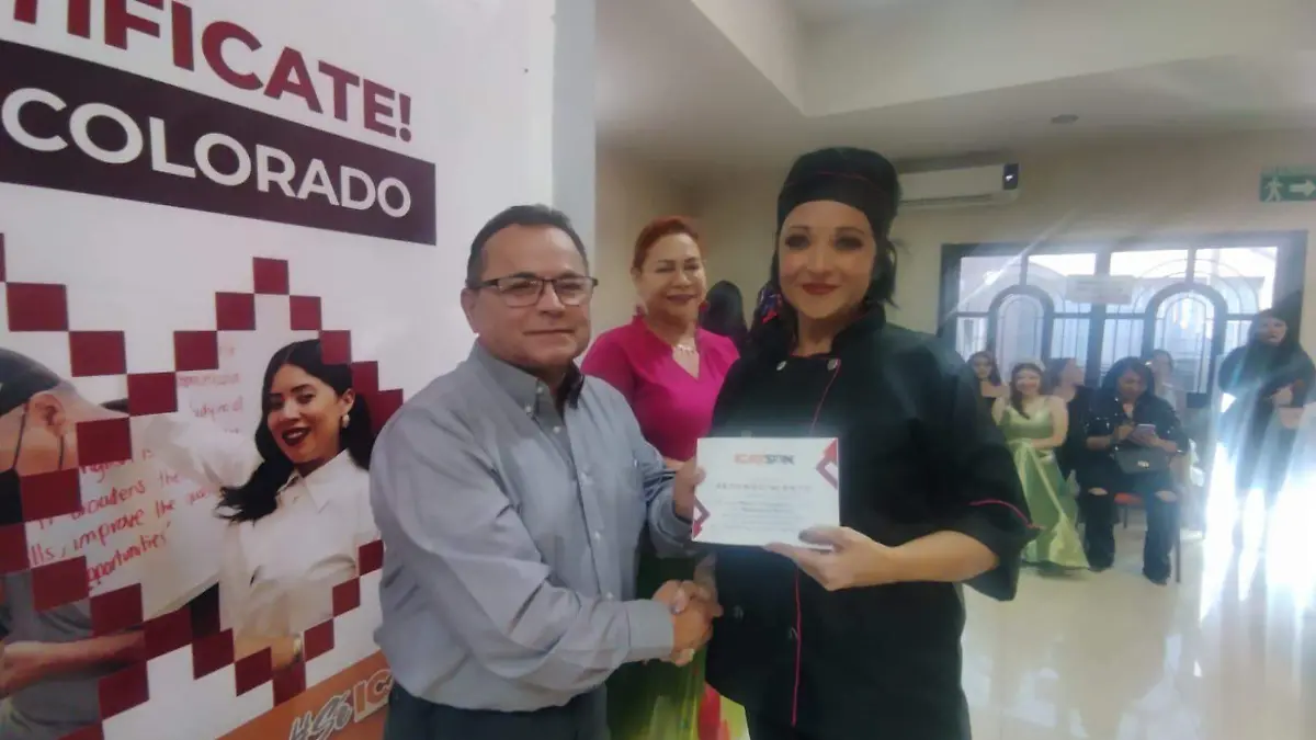 Se gradúan alumnos de Icatson en SLRC