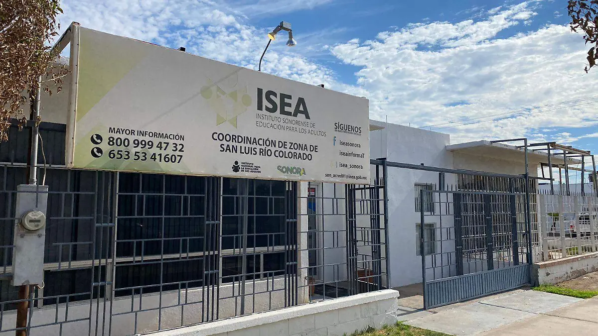 Invitan a las personas mayores de 15 años que no saben leer ni escribir a que soliciten atención gratuita en el ISEA