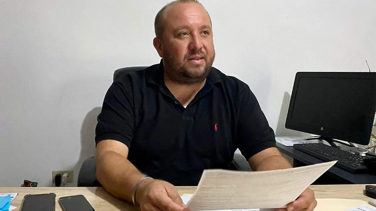 Comerciantes de autos denuncian trabas en módulo de Repuve