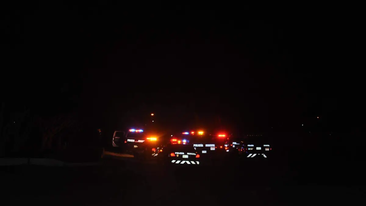 La muerte de un hombre a balazos ocurrida anoche en calles de la colonia Mezquite, provocó fuerte operativo policíaco, pero no fue detenido sospechoso alguno.