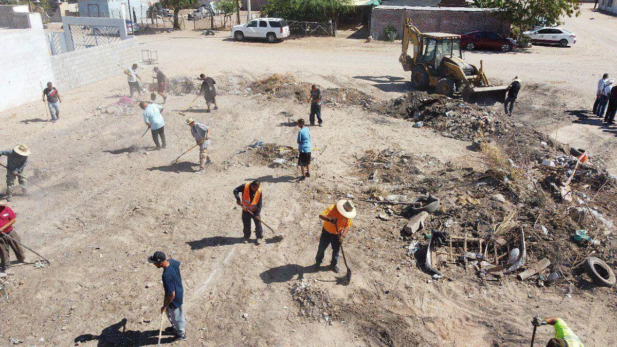 La campaña de Un San Luis Limpio consiste en la limpieza completa de terrenos que tienen mucha basura