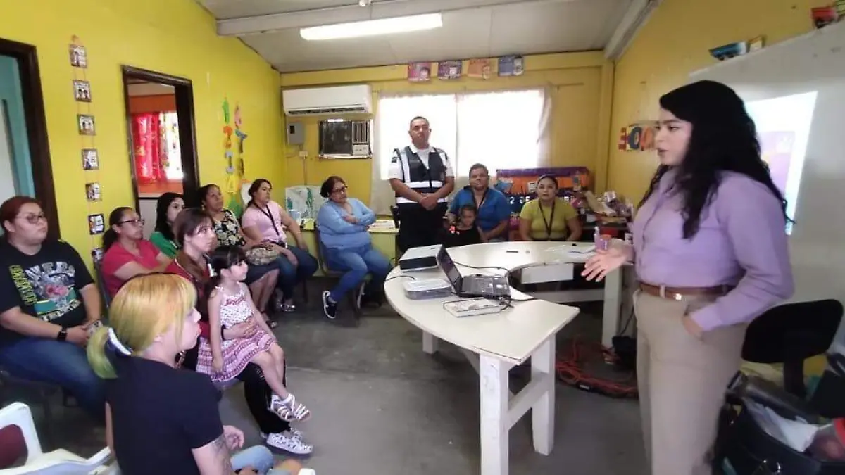 Importante charla preventiva sobre abuso infantil dio personal especializado del Dif municipal en la escuela primaria de la colonia 10 de Abril