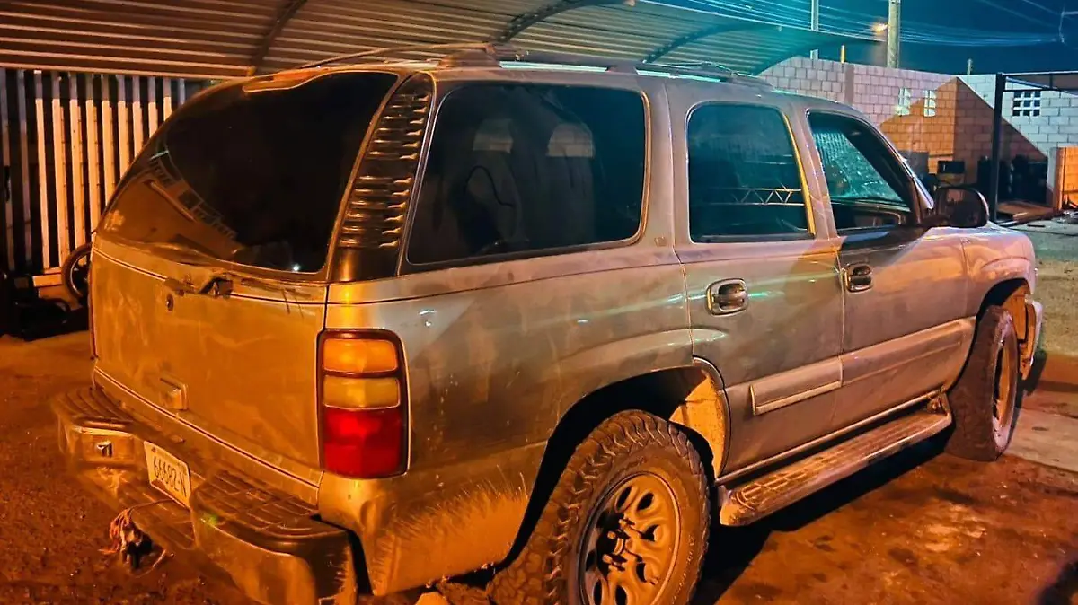 Camioneta Chevrolet Tahoe 2001 robada en esta ciudad fuer ecuperada por la policía municipal que detuvo al conductor para investigación