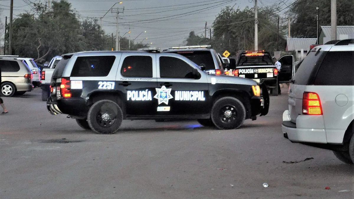 La policía se encuentra buscando a un hombre que repara lavadoras, el cual lesionó con navaja a Víctor Manuel