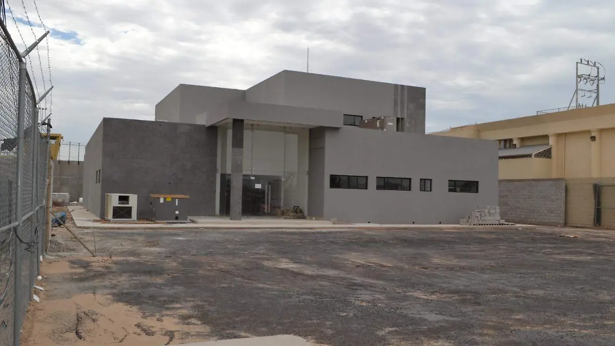 Al nuevo juzgado le están construyendo varias salas, baños, estacionamiento, bardas, están instalado sistema de refrigeración y arreglando algunas otras partes