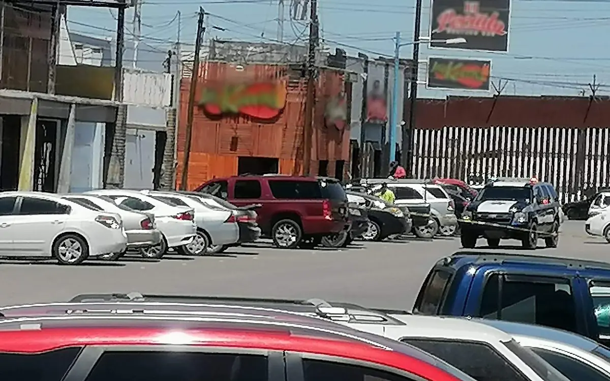 Las autoridades resguardan el área de la avenida Carlos G. Calles y calle Morelos, donde se registró un ataque armado, con saldo de una persona herida que está hospitalizada