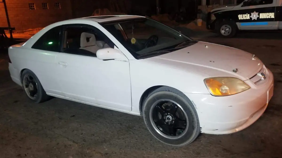 A bordo del auto Honda Civic 2000 fue sorprendido en actitud sospechosa, Diego, que es investigado por violento robo