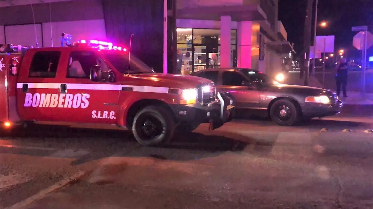 Elementos de Bomberos Voluntarios repartieron diversos productos entre las personas que viven en la calle y migrante