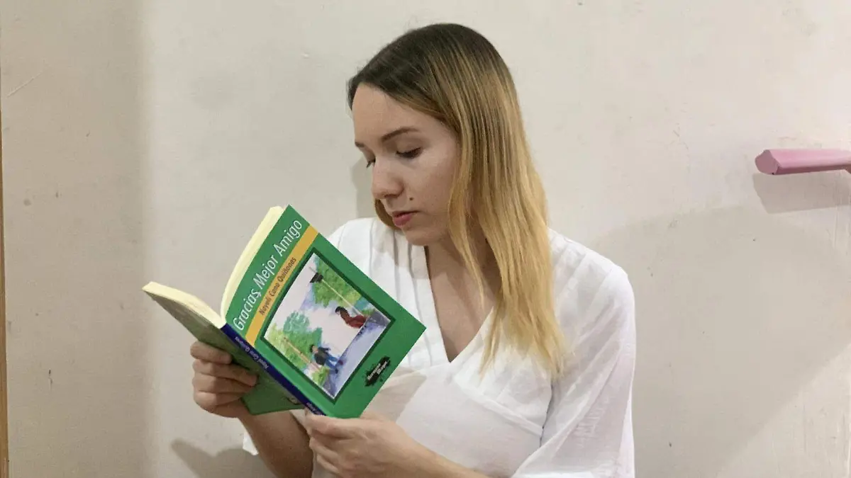 La actriz y escritora, Nayeli Cano, se prepara para presentar el libro “Gracias, mejor amigo”