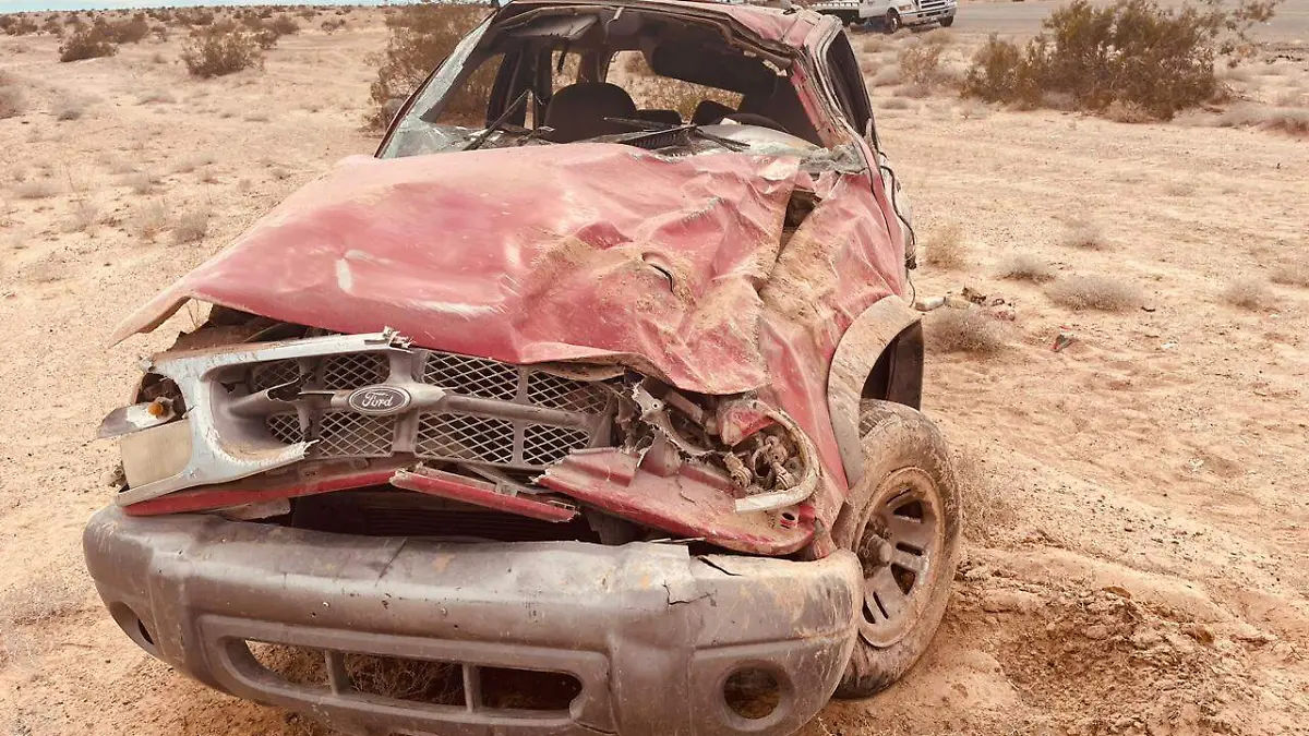 Mueren dos mujeres y una niña, al volcar la camioneta Ford Explorer 1999 en la que viajaban, en el kilómetro 127 mas 400 metros de la carretera Puerto Peñasco-Golfo de Santa Clara.