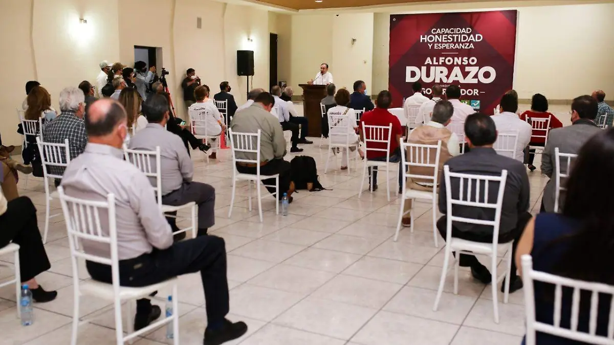 El candidato de la alianza “Juntos haremos historia en Sonora” en reunión con empresarios de la ciudad de Nogales