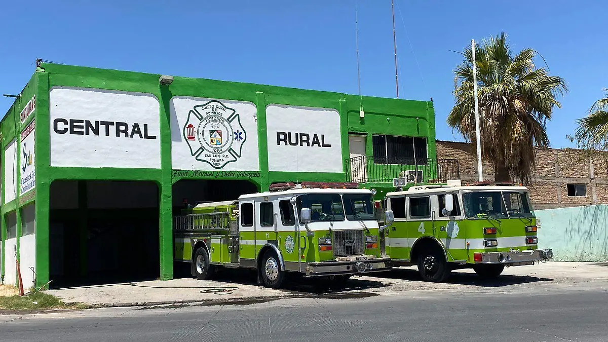 Miembros del Cuerpo Rural de Bomberos del Río Colorado llevan a cabo actividad para lograr el equipamiento de sus elementos
