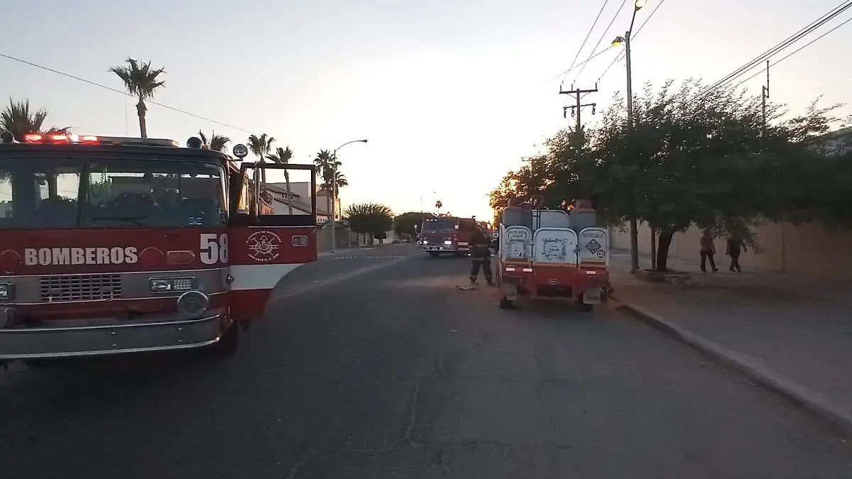 Bomberos Voluntarios acudieron hasta la avenida Revolución entre calles 8 y 9, donde ocurrió conato de incendio en camión
