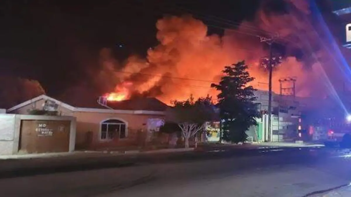 Las diferentes corporaciones de bomberos dieron una inmediata y oportuna respuesta en el incendio del edificio de avenida Revolución, entre calles Cuarta y Quinta
