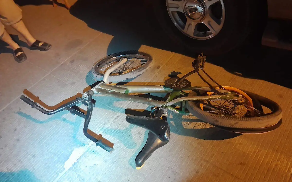 El ciclista Manuel de Jesús, resultó lesionado al provocar el impacto en la avenida Tlaxcala y calle y calle Matamoros, colonia Ruiz Cortínez al no hacer alto