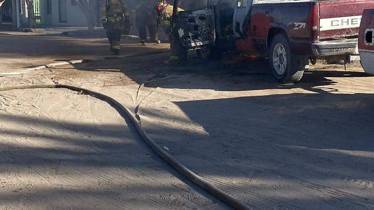 Daños de considerción ocurrieron en un pick up que el pasado lunes se incendió por la avenida Coahuila entre calles 2 y 3 
