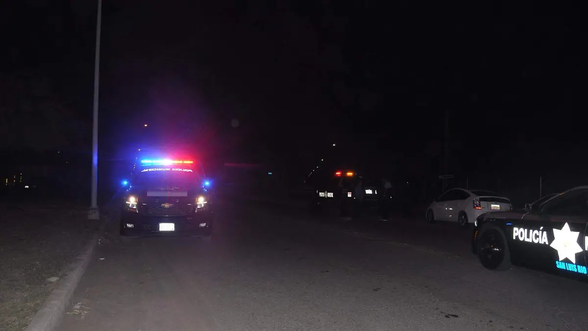 La policía se encuentra buscando un auto Honda Accord 2002, color gris con reporte de robo que al parecer maneja una mujer de nombre Bianc