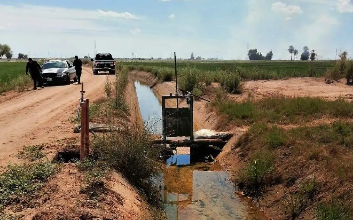 Investigan Policías Ministeriales la muerte violenta de un hombre hallado la tarde del martes en el interior de un canal de riego de la colonia Azteca