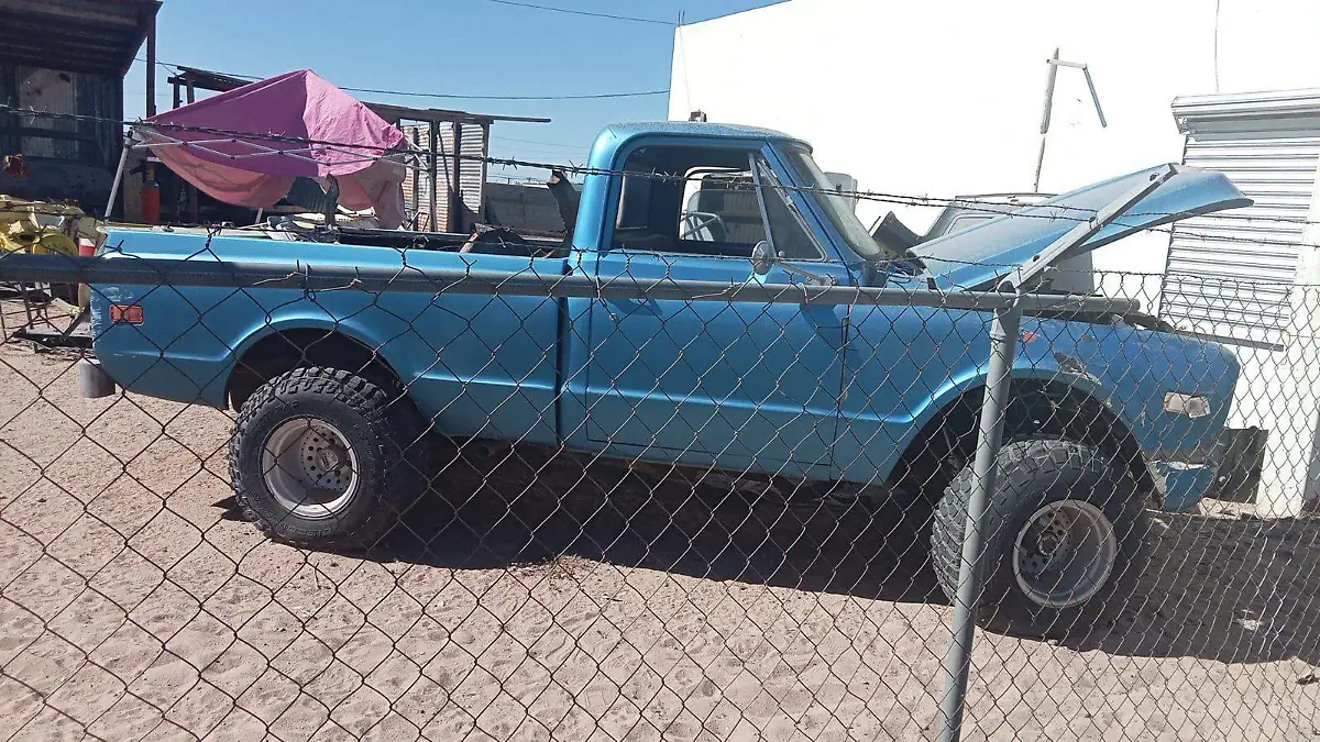 Desde hace 6 meses sin autorización del dueño, un vecino de esta ciudad sustrajo de un taller mecánico de Puerto Peñasco un pick up para posteriormente abandonarlo en un taller de carrocería