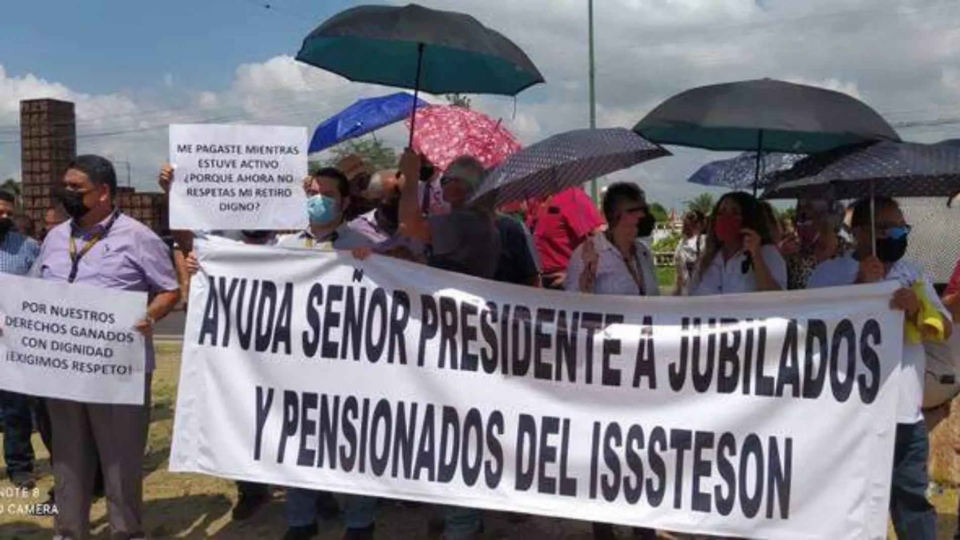 Foto-manifestantes-isssteson-AMLO