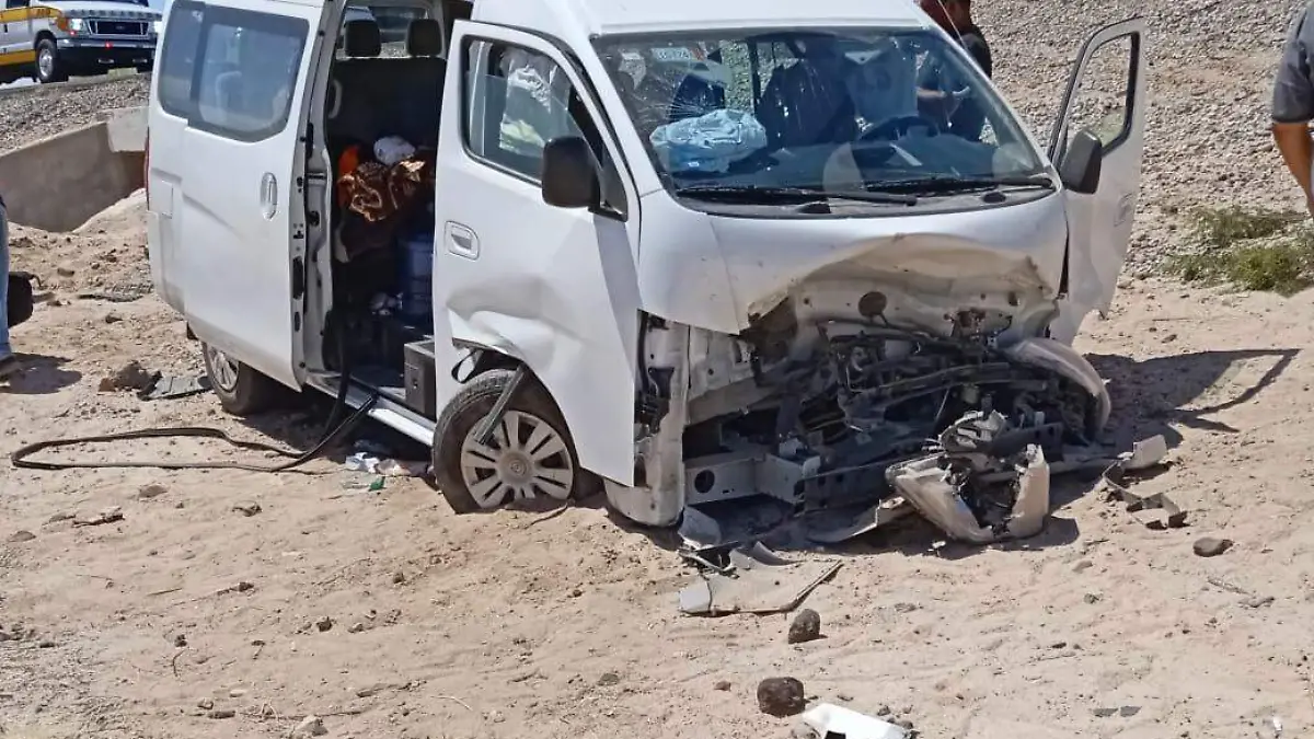 Siete trabajadores que provenían de Puebla y se dirigían a Emsenada, resultaron lesionados