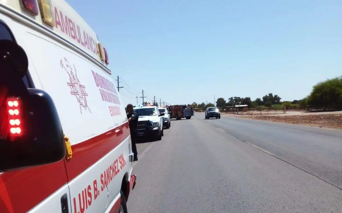 Un motociclista resultó muy lesionado al chocar por la carretera de la colonia Nuevo León, contra una camioneta