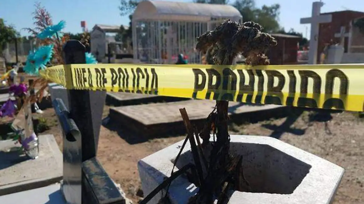 Mujer muerta en el panteon