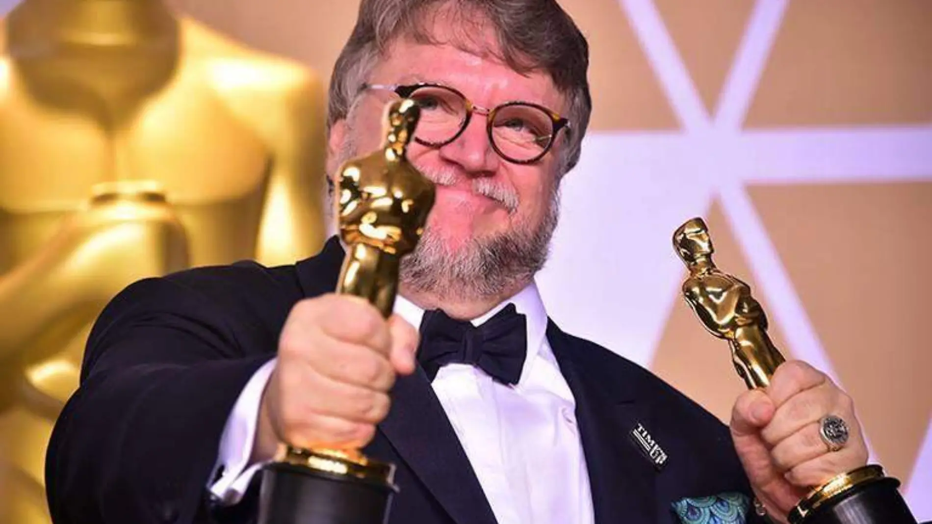 guillermo-del-toro_oscar5