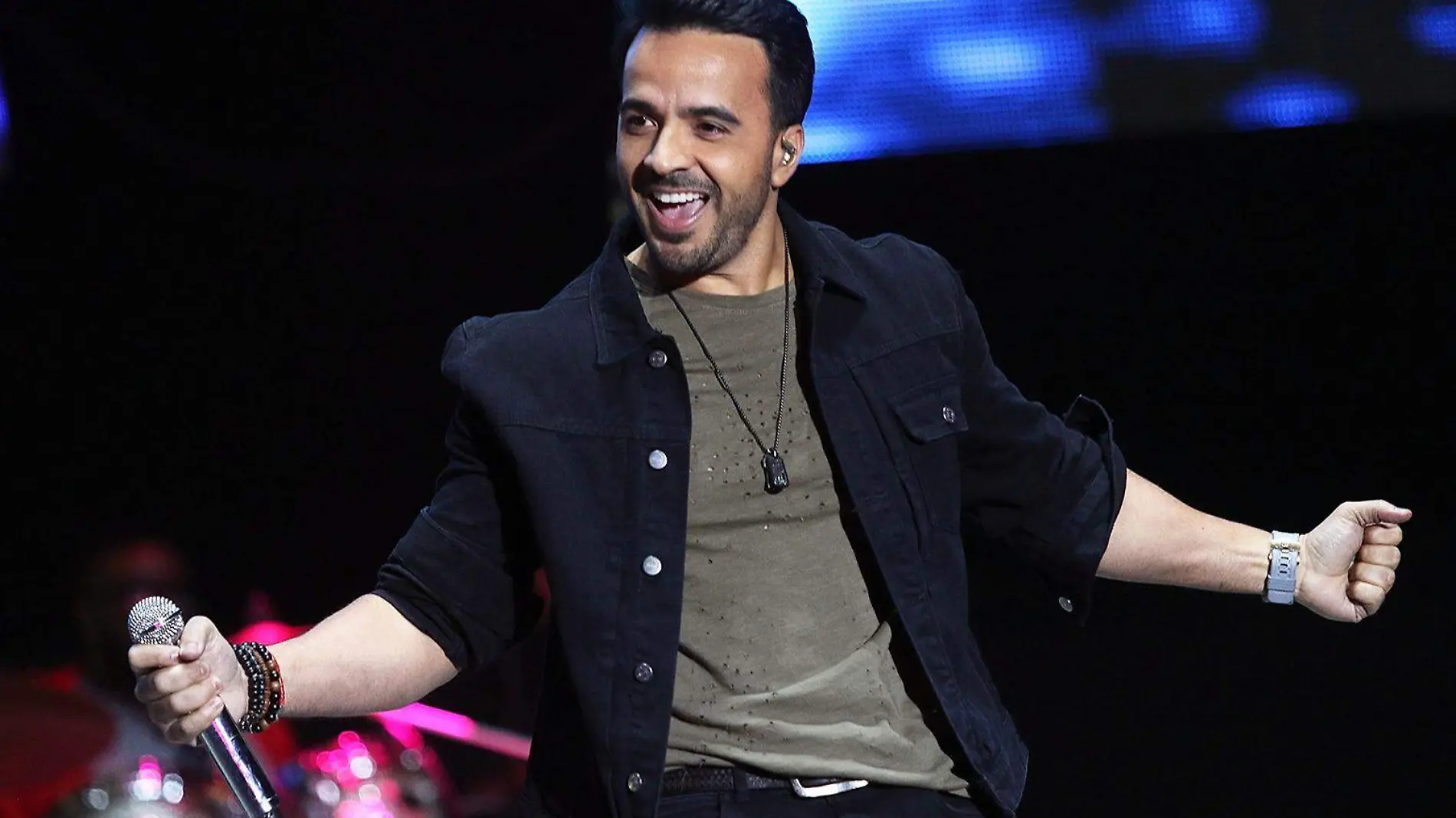 Luis-Fonsi-l-festival-2017-billboard-1548