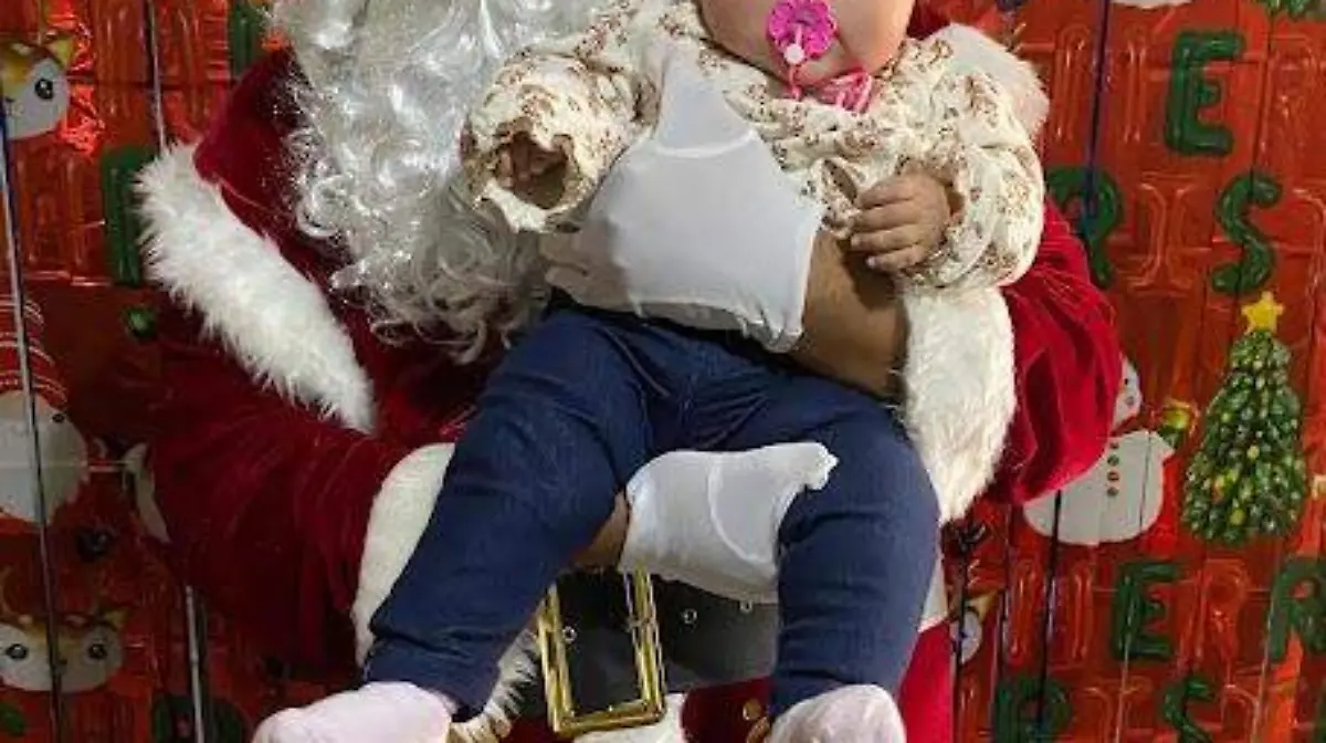 La agrupación Mil Sonrisas llevó a cabo una posada navideña para los niños y niñas de la colonia Aeropuerto 